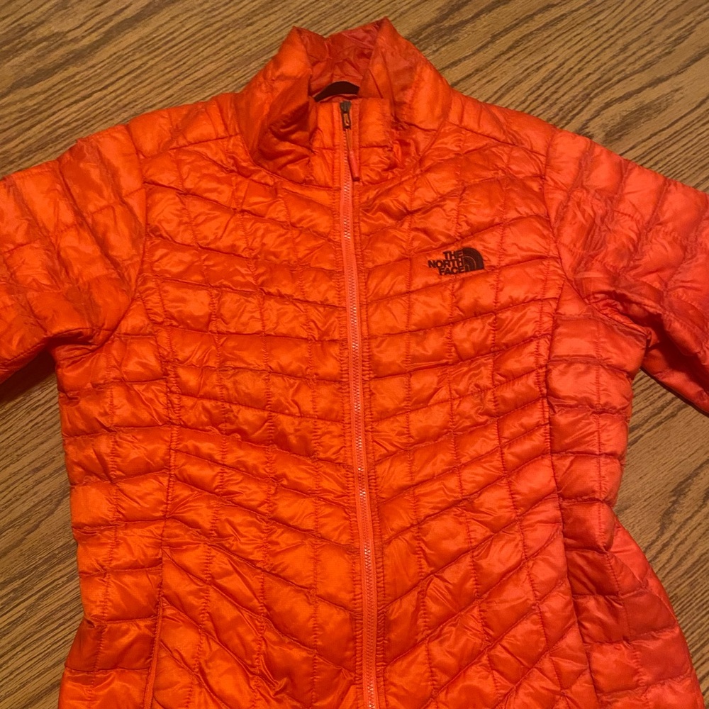 North Face thermo-ball, women’s medium, lightweight, winter layering jacket.